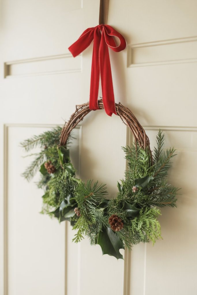 20+ Cheap Christmas Decor Ideas